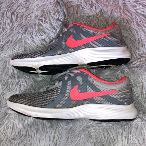 Nike Revolution 4 Girls Running Shoes sz 3.5Y Gray & Pink(bright salmon) w/ box - Picture 4 of 11